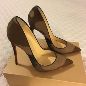 Christian Louboutin So Kate camouflage pump sz 40
